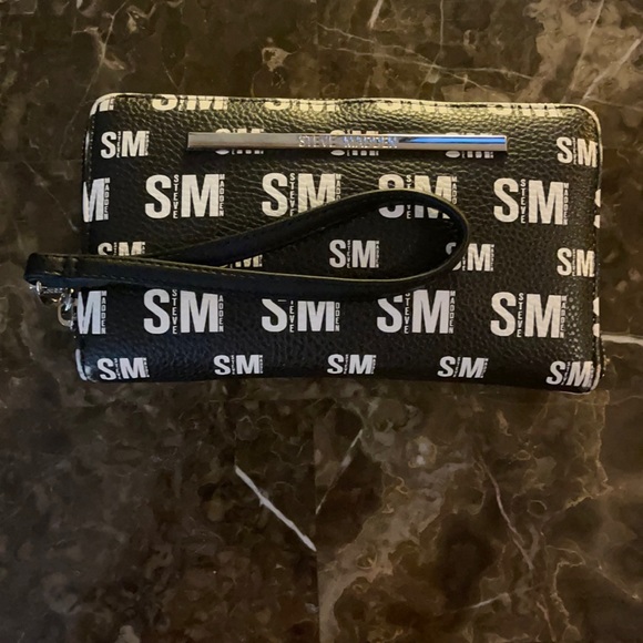 Steve Madden Wallet - Picture 2 of 4